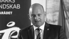 SRUŠIO SE TOKOM PARTIJSKOG SKUPA, UMRO JE PAPE POULSEN Otkriveno šta je poslednje što je doživeo