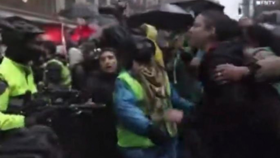 PRONAĐENA BOMBA U CENTRU GRADA Masa u panici krenula da beži, policija krenula u akciju (VIDEO)