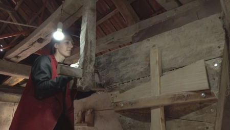 NAJMLAĐA VODENIČARKA U SRBIJI Sa suprugom melje kukuruz i pravi brašno kao pre 100 godina što se radilo (FOTO)