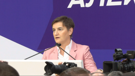 ANA BRNABIĆ "ZAKUCALA" OPOZICIJU Za napaćene Đilasove pristalice 1. maj je desetodnevni praznik