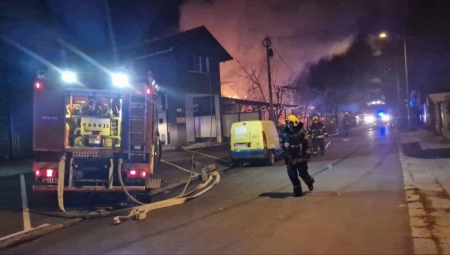 DRAMA U NOVOM SADU SE NASTAVLJA! Situacija je napeta, vatrogasci samo pristižu! Sumnja se da je OVO uzrok požara (VIDEO)