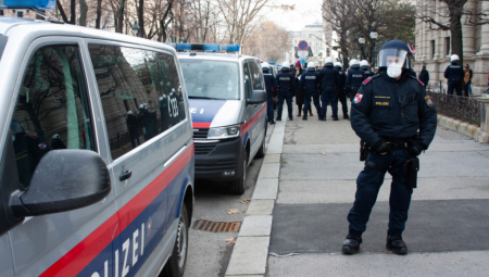 SRBIN OTEO PIŠTOLJ POLICAJKI I PRETIO DA ĆE JE UBITI! Incident u Beču okončan hapšenjen našeg zemljaka