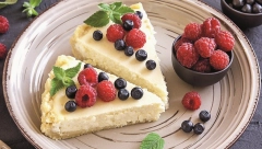 MILERAM TORTA SA ŠUMSKIM VOĆEM Neodoljiva poslastica koja mami osmeh na lice, obožavaće je veliki i mali