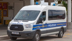 UČITELJA (50) ZBOG BLUDNIČENJA PRIJAVILO DVOJE DECE Haos u Hrvatskoj, pronađene poruke?