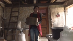 OBNOVILA ČUKUNDEDINU VODENICU Beograđanka oživela vitlo i čeketalo!