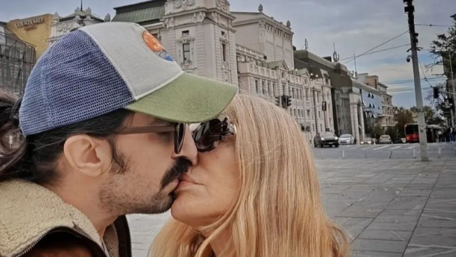 SVI NA NOGAMA U DOMU VERICE RAKOČEVIĆ Ne može da sakrije sreću, čestitke stižu sa svih strana!