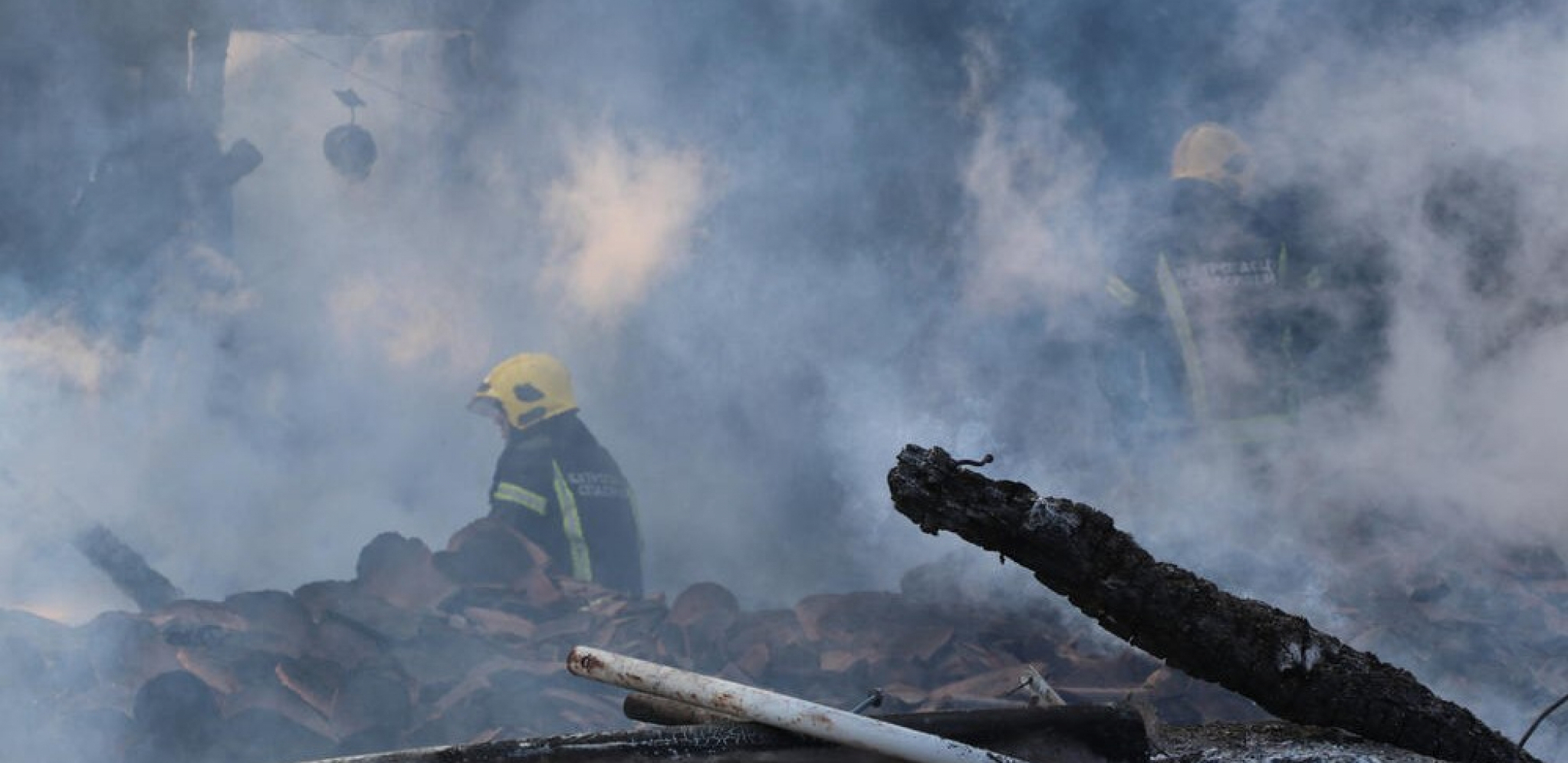 PLAMEN BUKTI, CRNI DIM SE ŠIRI Strašan prizor u Novom Sadu (VIDEO)