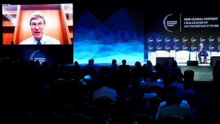 "SRBIJA U TEŠKOM POLOŽAJU ZBOG RATA ZAPADA I RUSIJE" Džefri Saks: SAD su sve pogrešno shvatile, Beograd može da bude most