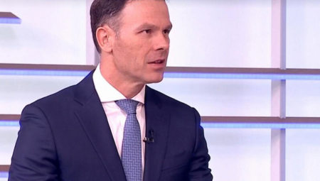 SINIŠA MALI DEMOLIRAO DS "Francuski kompleks niže vrednosti akutno mori srpsku opoziciju"