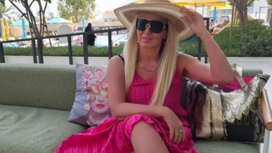 JEDNA JE OD NAJBOGATIJIH PEVAČICA KOD NAS, ALI ZA OVIM ŽALI Potresni detalji o potomstvu kidaju dušu: "Džabe milioni kad nemam dete"