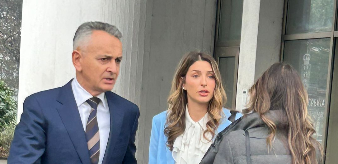 ODLOŽENO SUĐENJE ANĐELE I LEČIĆA! Glumica napustila zgradu suda, oglasio se njen advokat i otkrio detalje