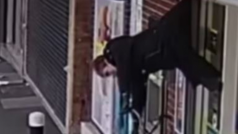 VIRAL NA TIK TOKU VEĆ VIDELO DVA MILIONA LJUDI! Ženu zahvatila roleta, a onda je učinila nešto van svake pameti (VIDEO)