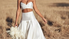 GOSTI OSTALI U ŠOKU Venčanica ove mlade izazvala ogromnu pažnju (FOTO)