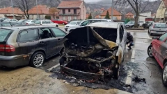 UŽAS NA PALILULI Izgorela dva mercedesa na parkingu!