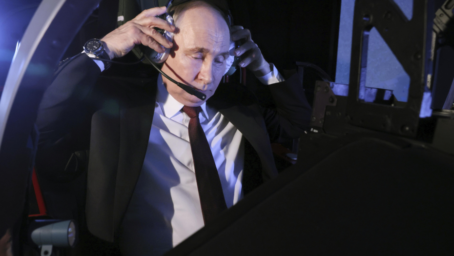 OVAKVOG PUTINA JOŠ NISTE VIDELI Pogledajte šta vozi ruski predsednik (VIDEO)
