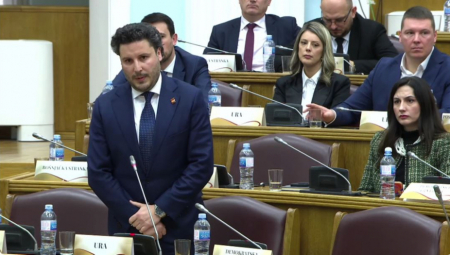 PAD GRANDA OZNAČIO CEPANJE PESA Abazović: Neću pominjati datum ali su Spajićevi premijerski dani odbrojani