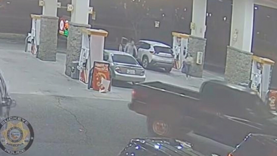 UZNEMIRUJUĆE! OVA ŽENA JE OTETA, MOLIM VAS POMOZITE...Policija objavila užasavajući snimak s benzinske pumpe (VIDEO)