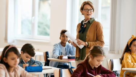 ŠTA ĆE REĆI RODITELJI? Učiteljica ispričala koje stvari roditelji kupuju deci, a nju užasno nerviraju