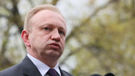 ĐILAS TRAŽI IZLAZNU STRATEGIJU Spasavaj šta se spasti može