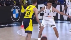 PRLJAV START ARGENTINCA Dek fudbalskim potezom faulirao Gudurića, Srbin pretrpeo užasne bolove (VIDEO)