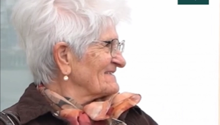 URNEBESNI VIDEO NOVOSAĐANKE NASMEJAO SRBIJU Njen komentar o poklonima za Osmi mart je hit! (VIDEO)