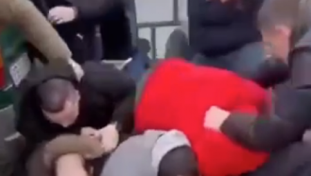 UBILI IH OD BATINA! Ukrajinski graničari našli gomilu muškaraca koji su hteli da pobegnu od rata, scena je jeziva (VIDEO)