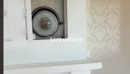 KUPILA KUĆU STARU 100 GODINA PA ZANEMELA OD ŠOKA Iza kamina krio se tajni sef, a unutra... (VIDEO)