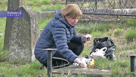 BEZUMNICI OSKRNAVILI I GROB BEBE Srbi i ove godine na Zadušnice zatekli užasne prizore na groblju