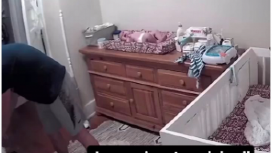 OTAC SE OKRENUO DA DOHVATI ODEĆU ZA BEBU Trenutak kasnije desilo se nešto zastrašujuće! (VIDEO)