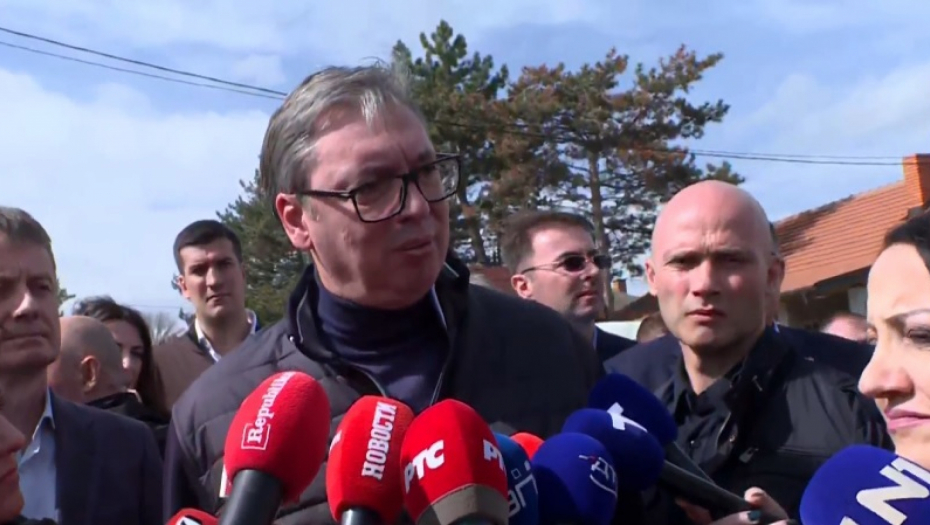 "ČULI STE, ONE SU SE VRATILE IZ AUSTRIJE, A TO JE TEK POČETAK" Vučić u Pambukovici sa građanima: Meni ste vi važniji i od Šidera i od Rota (VIDEO)