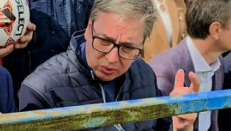"NE DIRAJ MI KOKICE" Urnebesna slika iz Pambukovice, predsednik Vučić ga stavio na dijetu (FOTO)