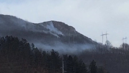 DRAMA KOD PRIBOJA Gore hektari šume, dim se do neba diže, vetar raspiruje buktinju!