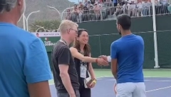 NOLE JE FACA Đoković igrao tenis sa decom velike legende