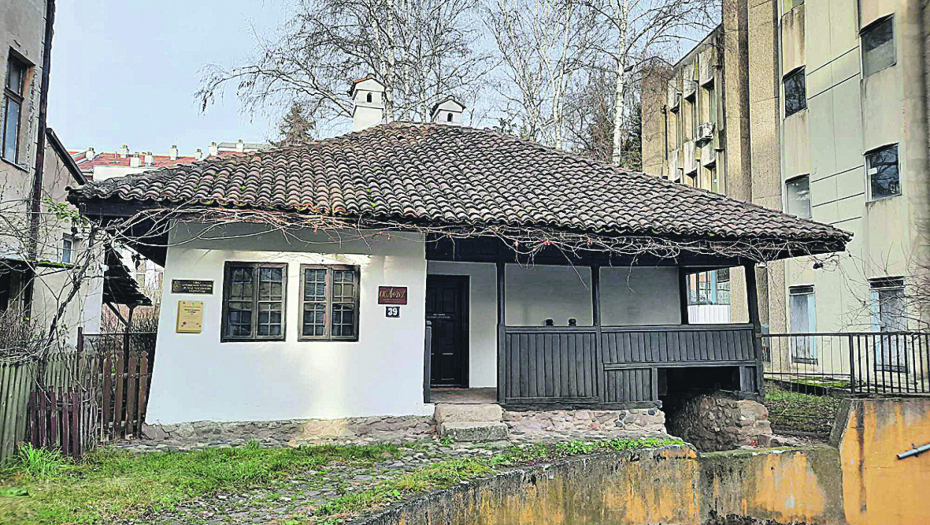 GRAĐEVINSKO ČUDO U CENTRU KRALJEVA Kuća Adžića opstaje 200 godina