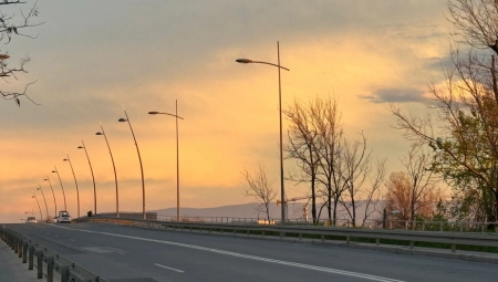 ČOVEK SKOČIO SA MOSTA! Užas u Novom Sadu, oko sebe vezao lance i betonski blok!