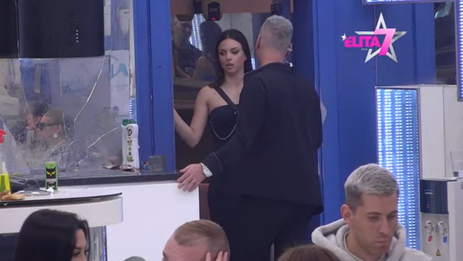 MIONA ZAPENILA NA ŠA, ORI SE BELA KUĆA Nova svađa kontroverznog para zbog katoličkog Vaskrsa