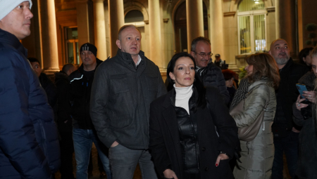 SRBIJU ČEKAJU TEŠKI UDARCI, TO JE NAŠA ŠANSA! Dok se predsednik u nenormalno teškim uslovima bori za državu, opozicija se nada da će profitirati