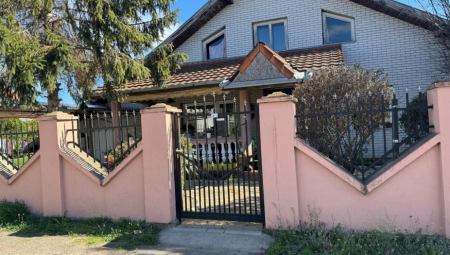 KO JE ŽENA KOJU SU OTERALI SA PRAGA NAKON NIKOLINOG KRVAVOG PIRA: Došla je nakon ubistva, članovi porodice su...bilo je JEZIVO