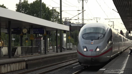 HAOS U VOZU! TINEJDŽER IZBODEN NOŽEM: Muškarac povredio 16-godišnjaka, policija intervenisala!