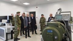 "NASTAVIĆEMO DA ULAŽEMO U RAZVOJ NAŠE VOJSKE" Vučević u Čačku obišao Tehnički remontni zavod