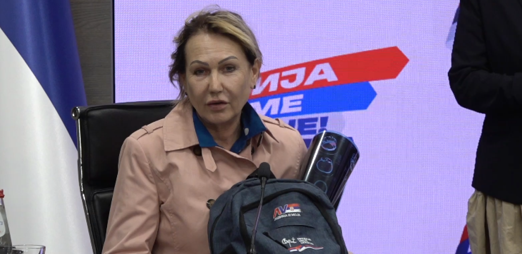 ZVERSKI UDARENA USRED CENTRA BEOGRADA Žrtva Slavica Vujačić ima samo jedno pitanje za napadača