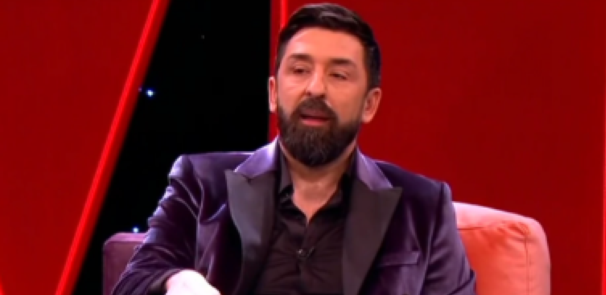 EMOTIVNA SLIKA OGNJENA AMIDŽIĆA SA SINOM Mina pokazala kako se voditelj igra sa naslednikom: On i klon