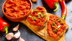 O "KAVIJARU SA BALKANA" PIŠU SVETSKI MEDIJI Znate li kako se ajvar ranije spremao, kako je dobio ime?