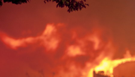 POŽAR KOD LUČANA Vatra progutala ceo objekat (VIDEO)