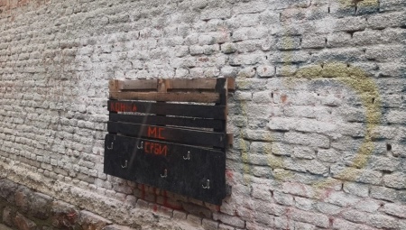 LJUDI ČELIČNOG SRCA NA DVA TOČKA POSTAVILI KUKE DOBROTE Njihov gest na ulasku u Topolu oduševio sugrađane (FOTO)