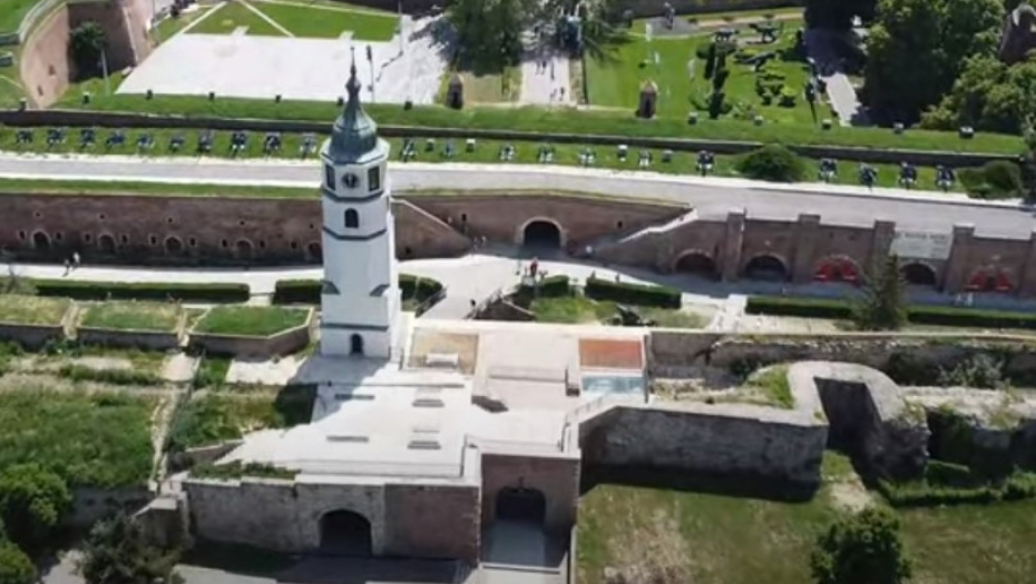 DETALJI DRAME NA KALEMEGDANU Dečak (11) vozio bicikl i pao sa tri metra visine!