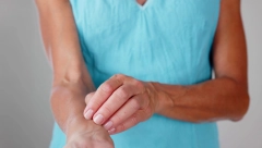 OD OVE ZARAZE NAJČEŠĆE OBOLJEVAJU DECA, A PREVENCIJE NEMA! Nazivaju je još i ''slatkim krastama'', stručnjak otkrila o čemu je reč!