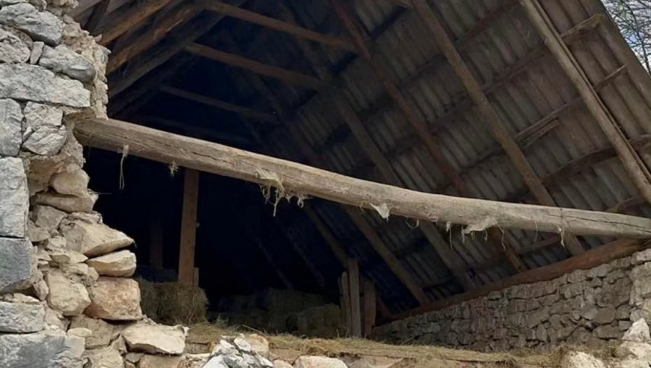 PRVE SLIKE S MESTA EPICENTRA ZEMLJOTRESA Meštani Golije kod Nikšića u strahu (FOTO)