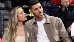 VELIKA PODRŠKA ZA CRVENO-BELE Glazer u društvu prelepe supruge bodri košarkaše Zvezde u Areni