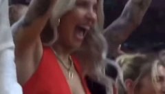 U BEOGRAD STIŽE PRAVA "BOMBA" Najzgodnija supruga košarkaša stiže u Arenu, svi će gledati samo u nju (FOTO)